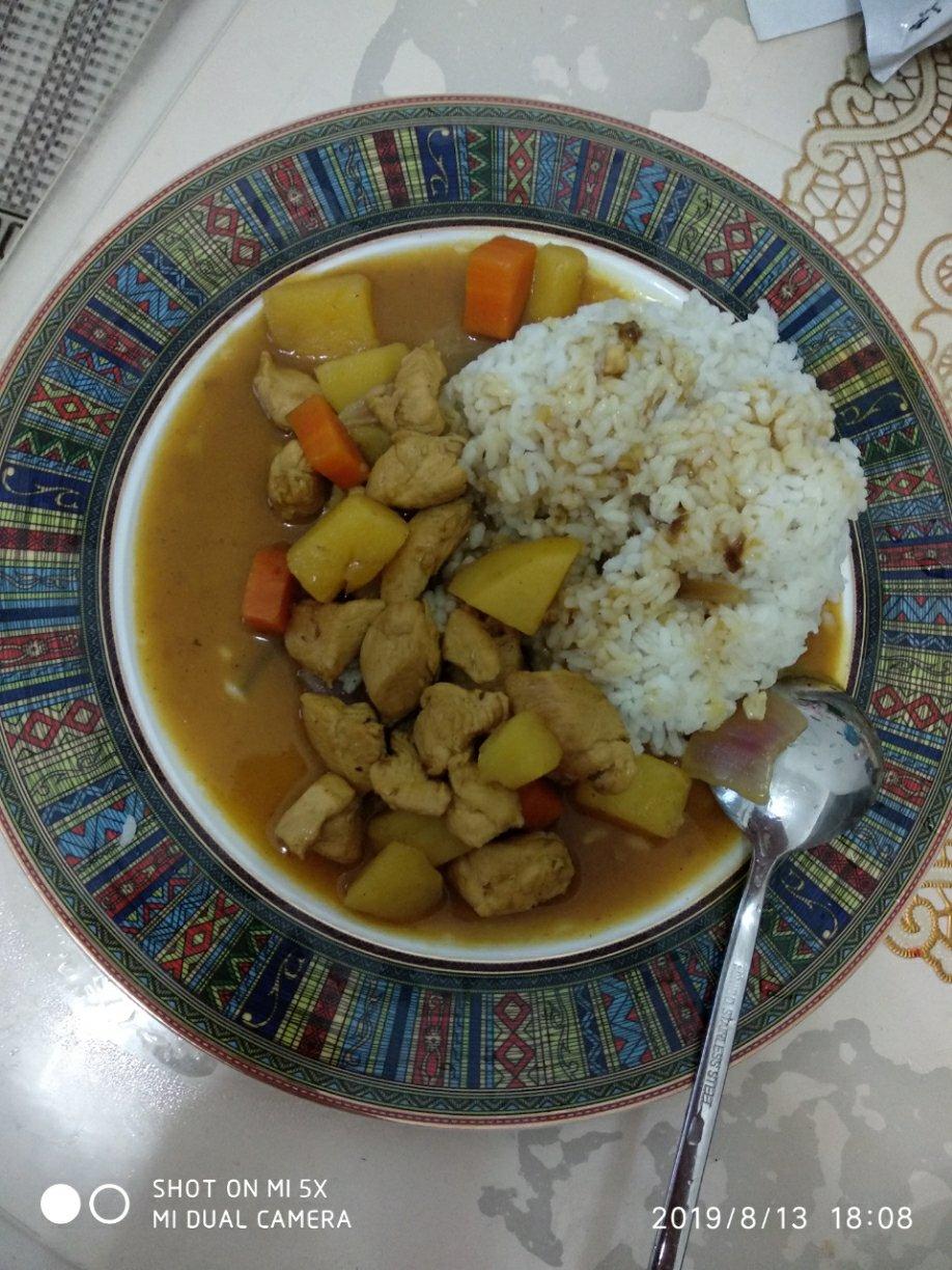 好吃的鸡肉土豆咖喱饭