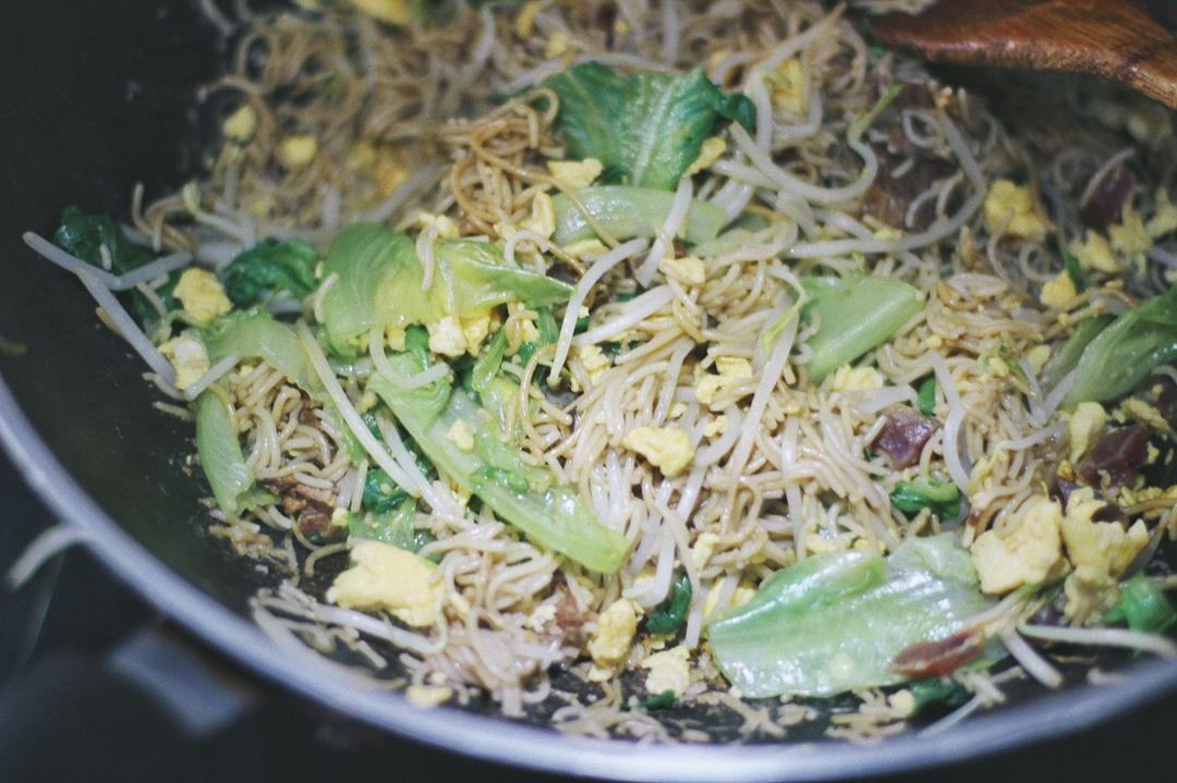 厨师长教你：“鸡蛋炒米粉”的家常做法，满满的小技巧，先收藏了