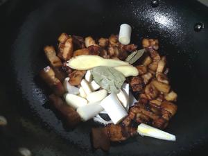 猪肉酸菜炖粉条的做法 步骤3