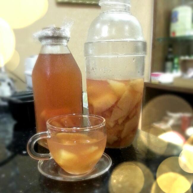清新可口的水蜜桃李子冰茶，so easy的做法