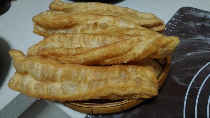 （视频菜谱）自制蓬松 炸油条