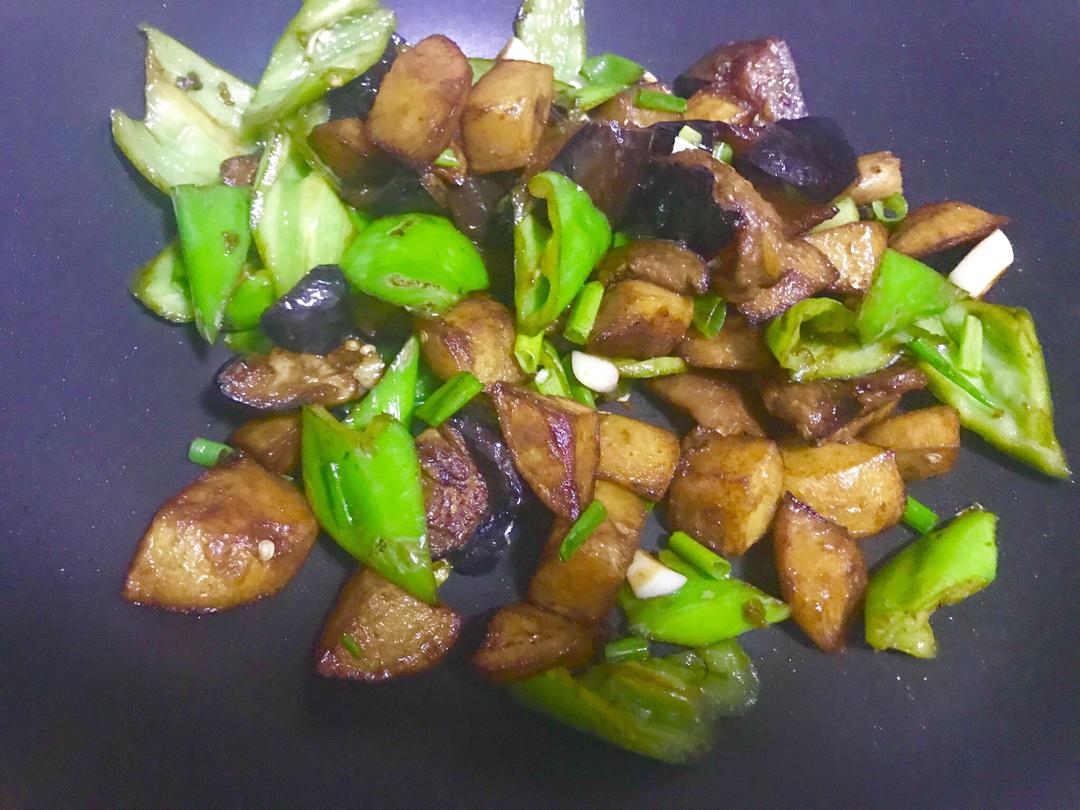 地三鲜，不油腻又很下饭的简单两步做法，不要淀粉