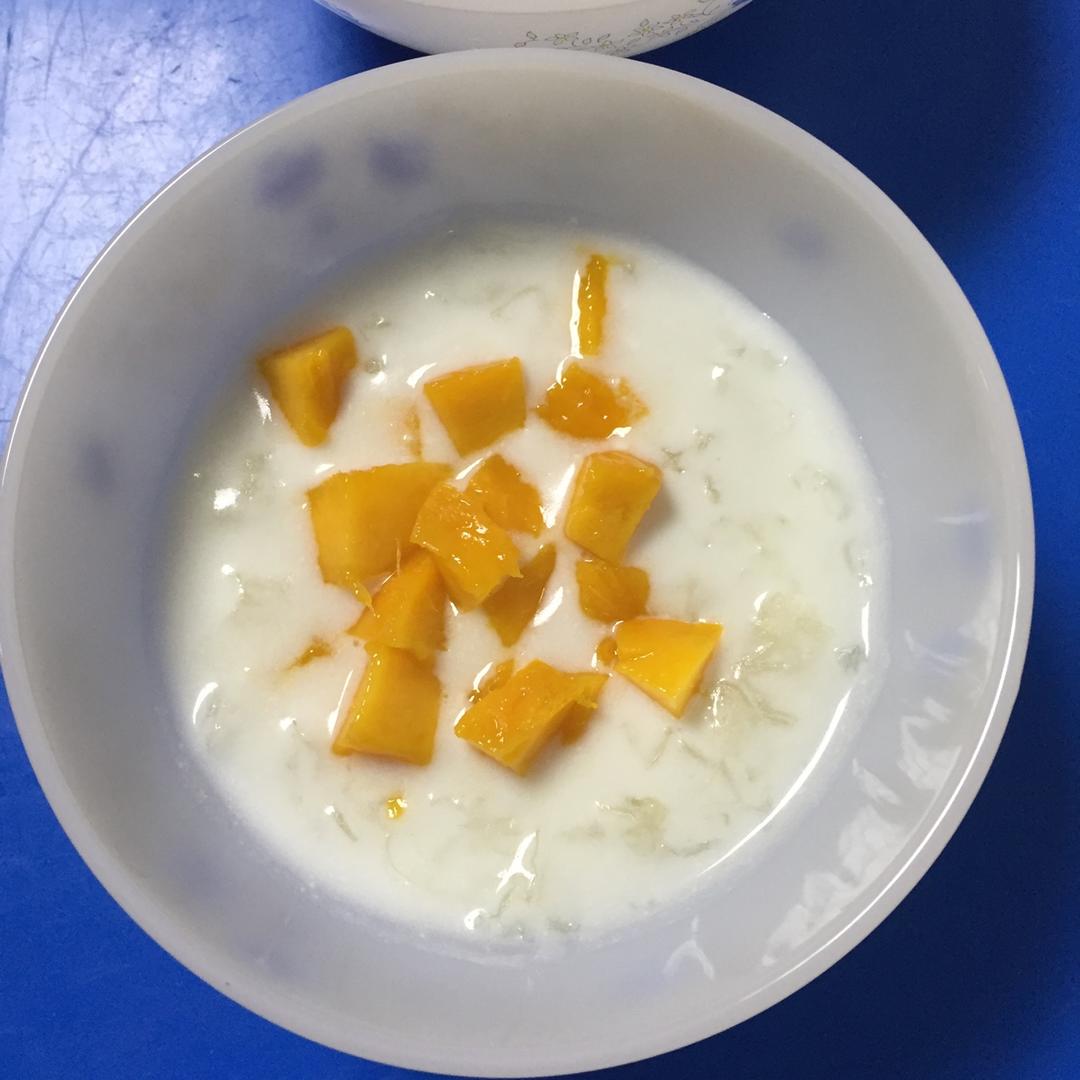 椰汁银耳水果露