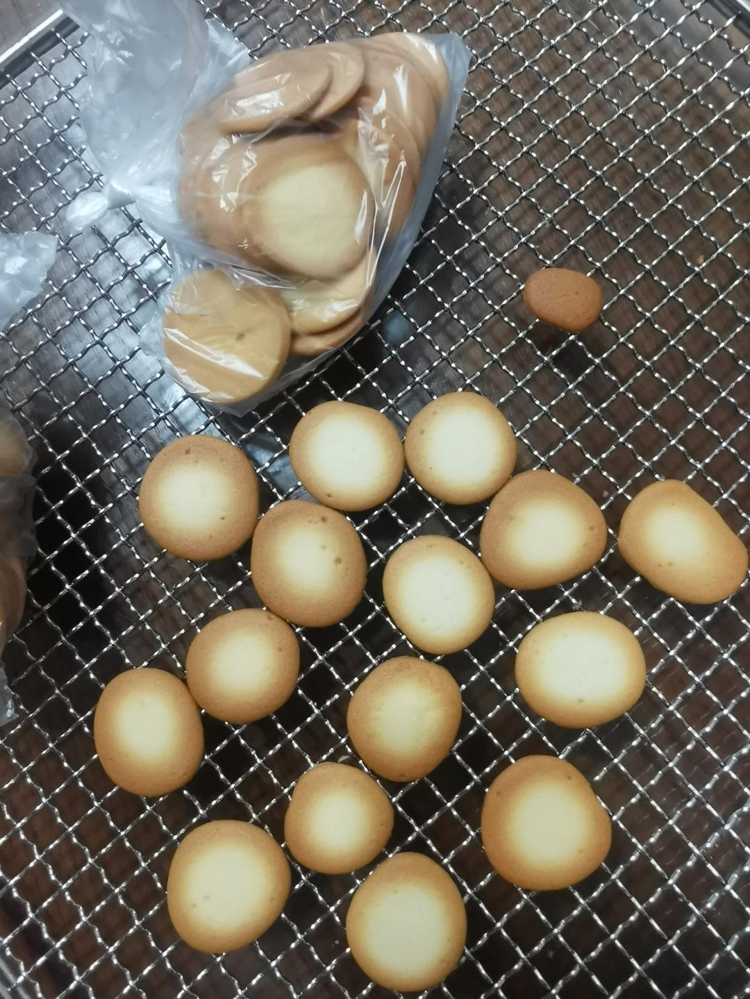 最简单的3色奶油脆片饼干（消耗淡奶油和蛋清）