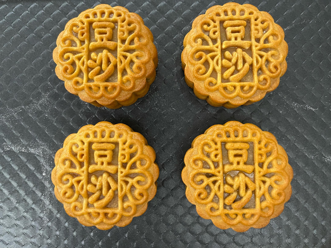 广式莲蓉蛋黄月饼/久吃不厌的经典组合