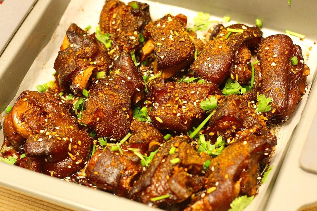 是烦做的香酥烤猪蹄