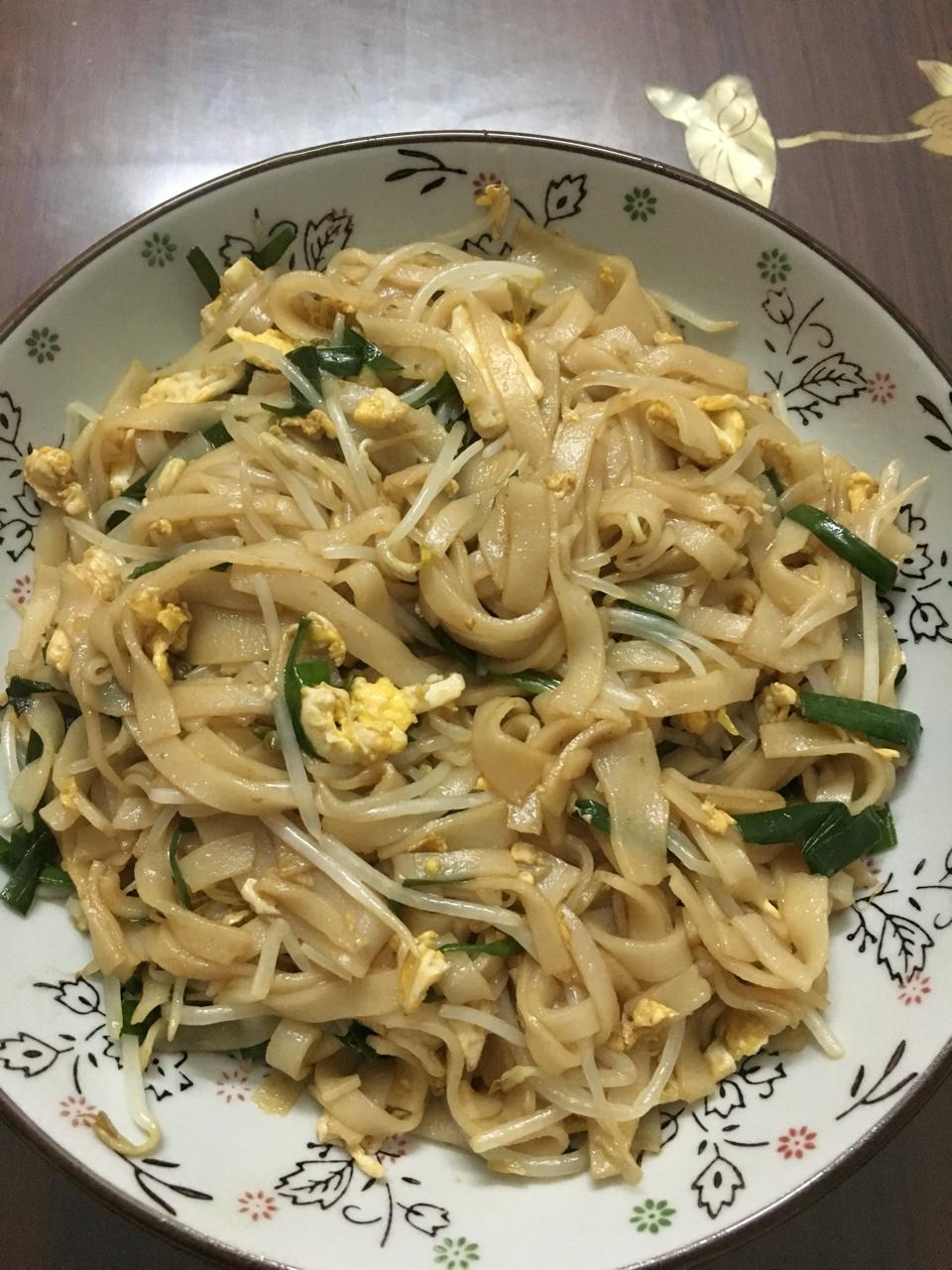 韭菜豆芽炒河粉