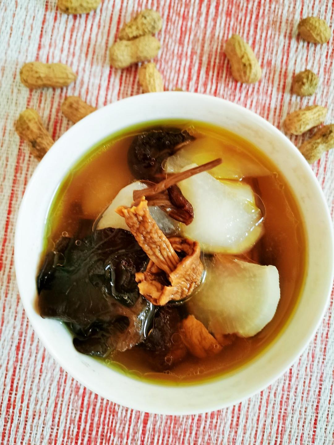 三菇汤（松茸菇、红菌、香菇）