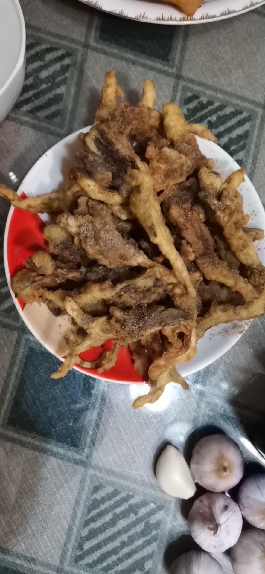 干炸蘑菇最家常做法 外酥里嫩鲜香可口 撒上椒盐竟然能吃出肉味