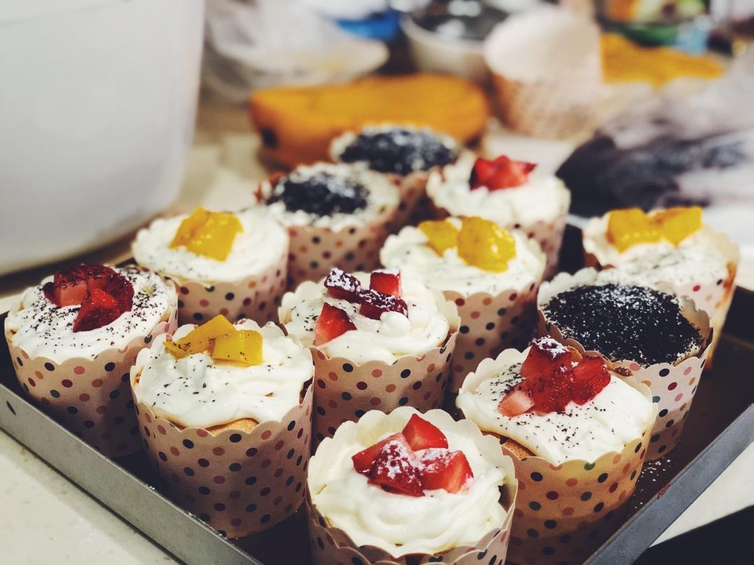 原味海绵纸杯蛋糕（非常适合裱花、盖糖皮的cupcake方子）