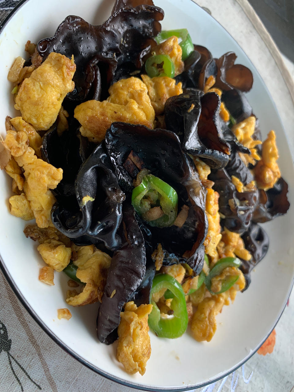黑木耳青椒炒鸡蛋（营养又下饭）