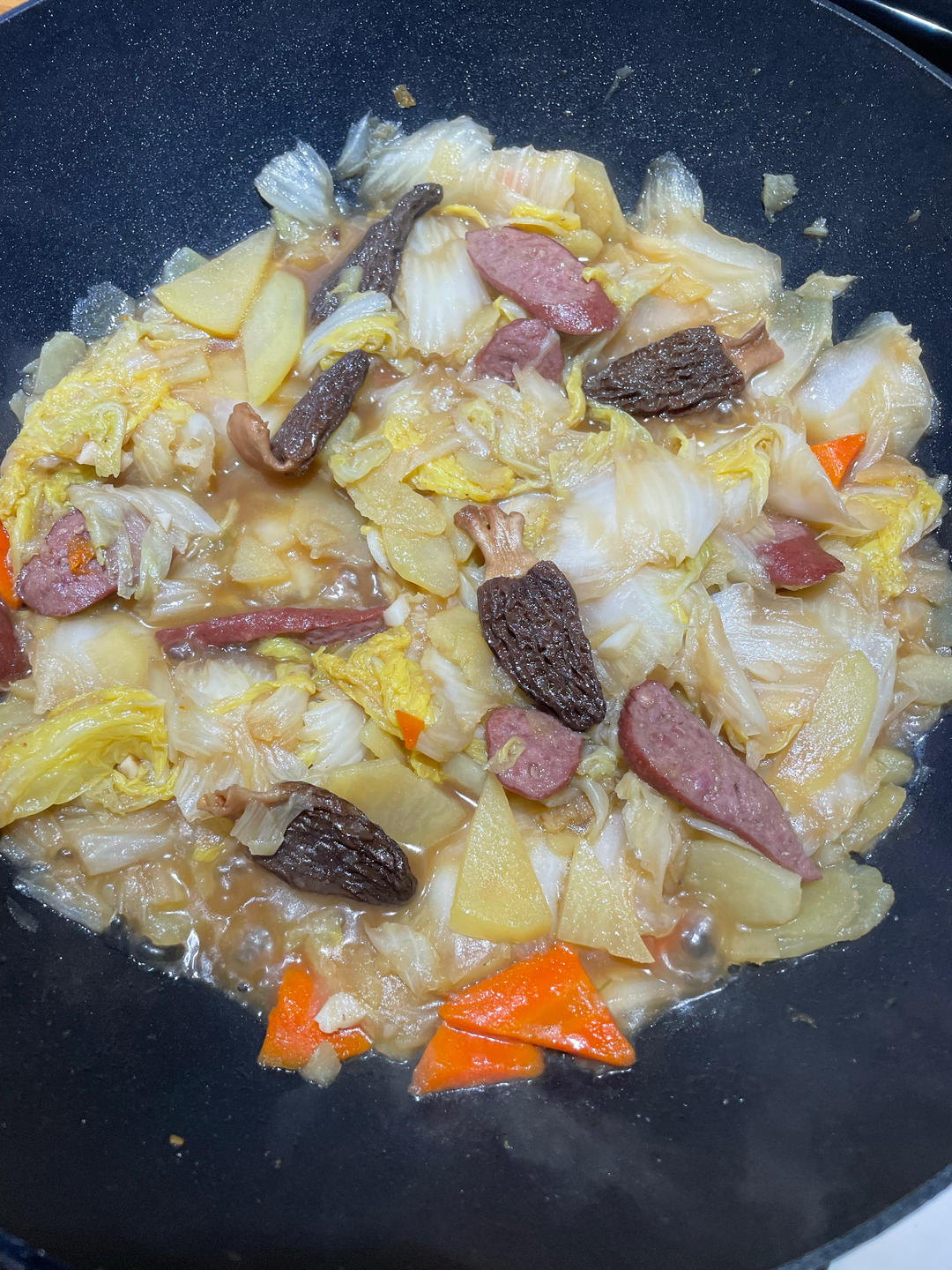 给肉都不换的菌菇白菜豆腐煲！好吃下饭