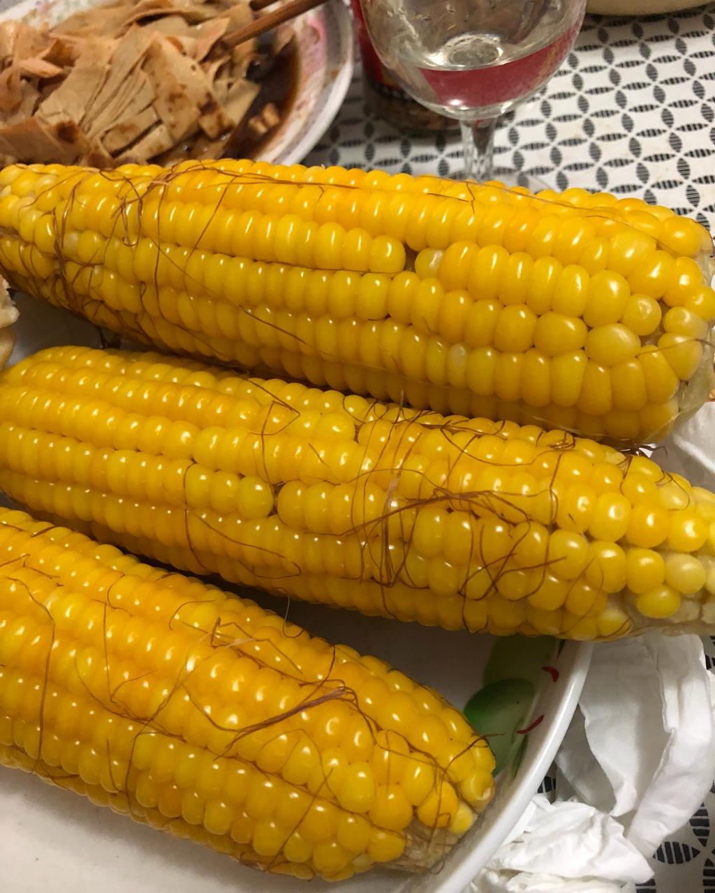 卡哇伊卡通做的高压锅煮玉米