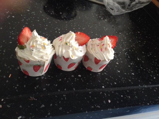 古典巧克力cupcake配马斯卡彭奶油霜