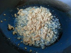 尖椒肉末炒皮蛋的做法 步骤4