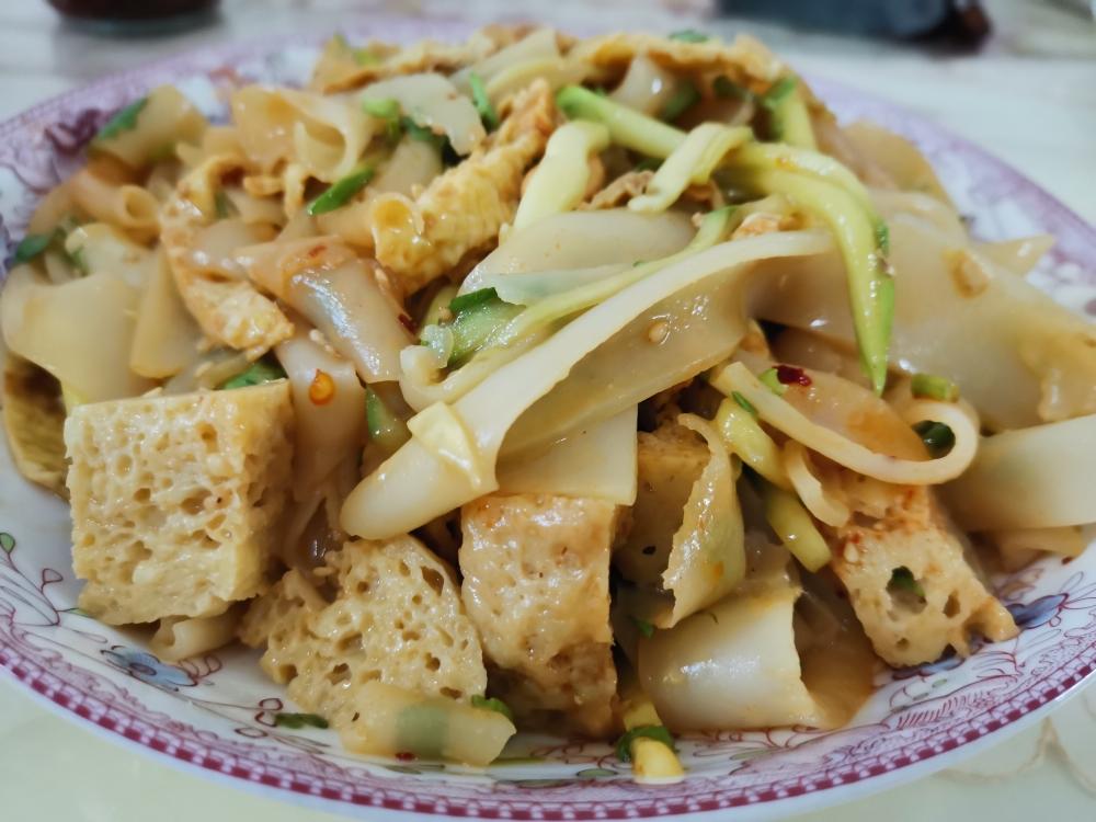 【家庭版凉皮～做法超详细，清凉又美味😋的做法步骤图】是柚子茶呀_下厨房