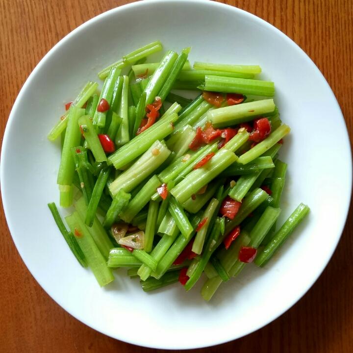 barjune做的炝炒芹菜