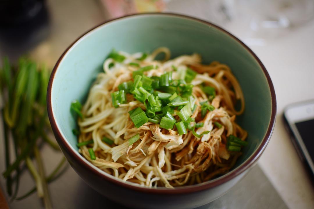 鸡丝葱油拌面