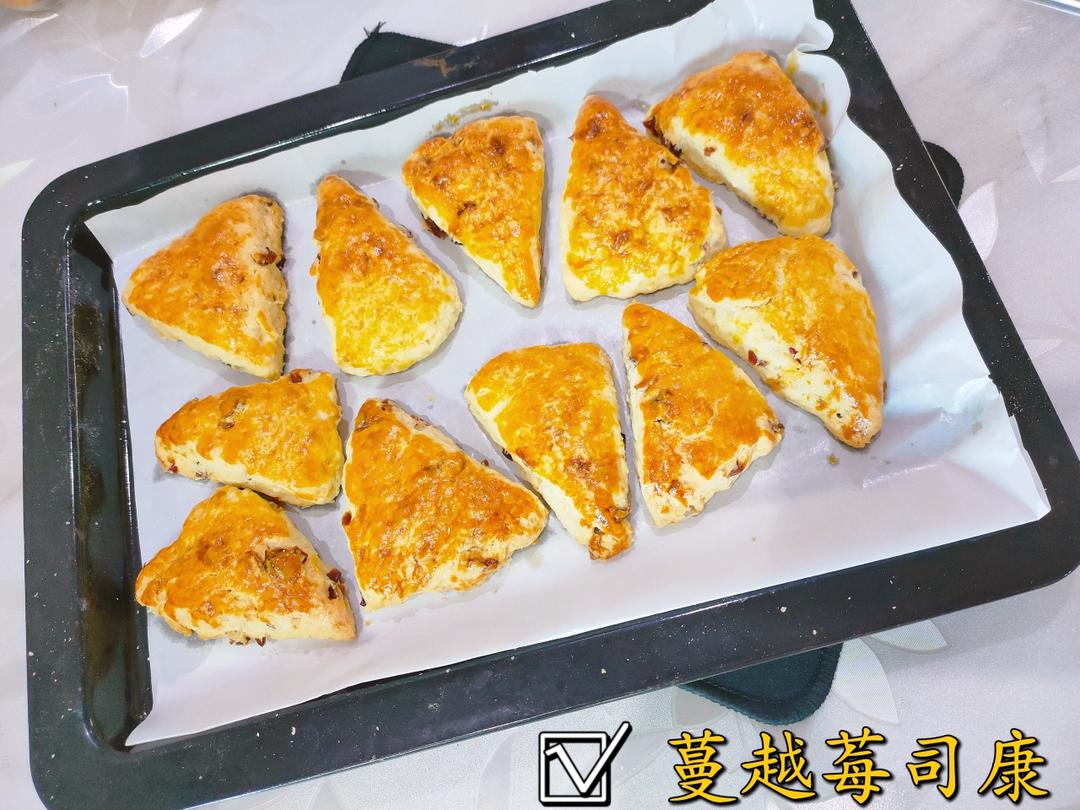 消耗淡奶油的司康