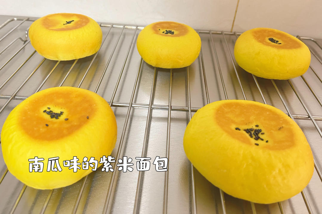 自制软糯香甜紫米面包