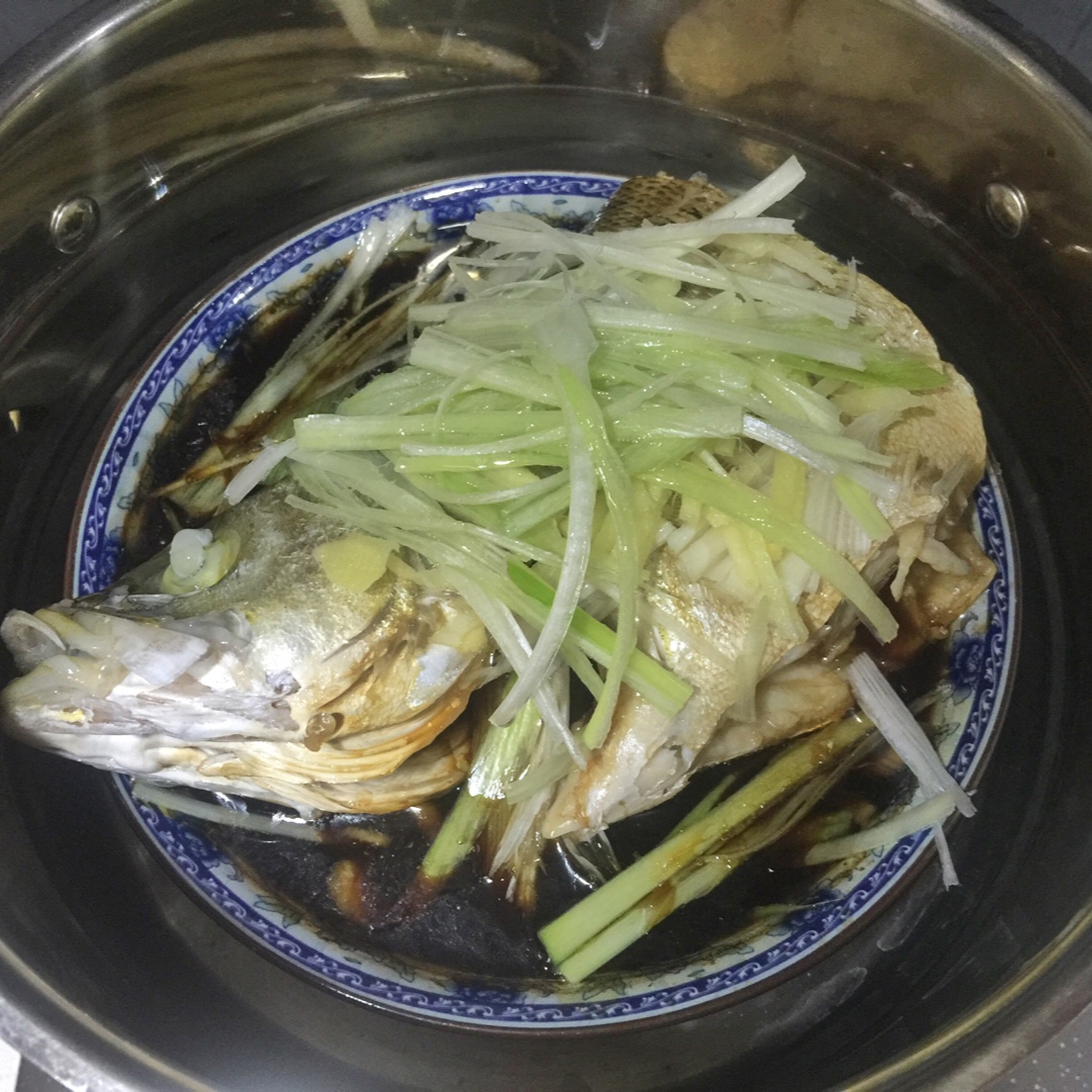 换个料汁儿做蒸鱼-------红蒸鲈鱼