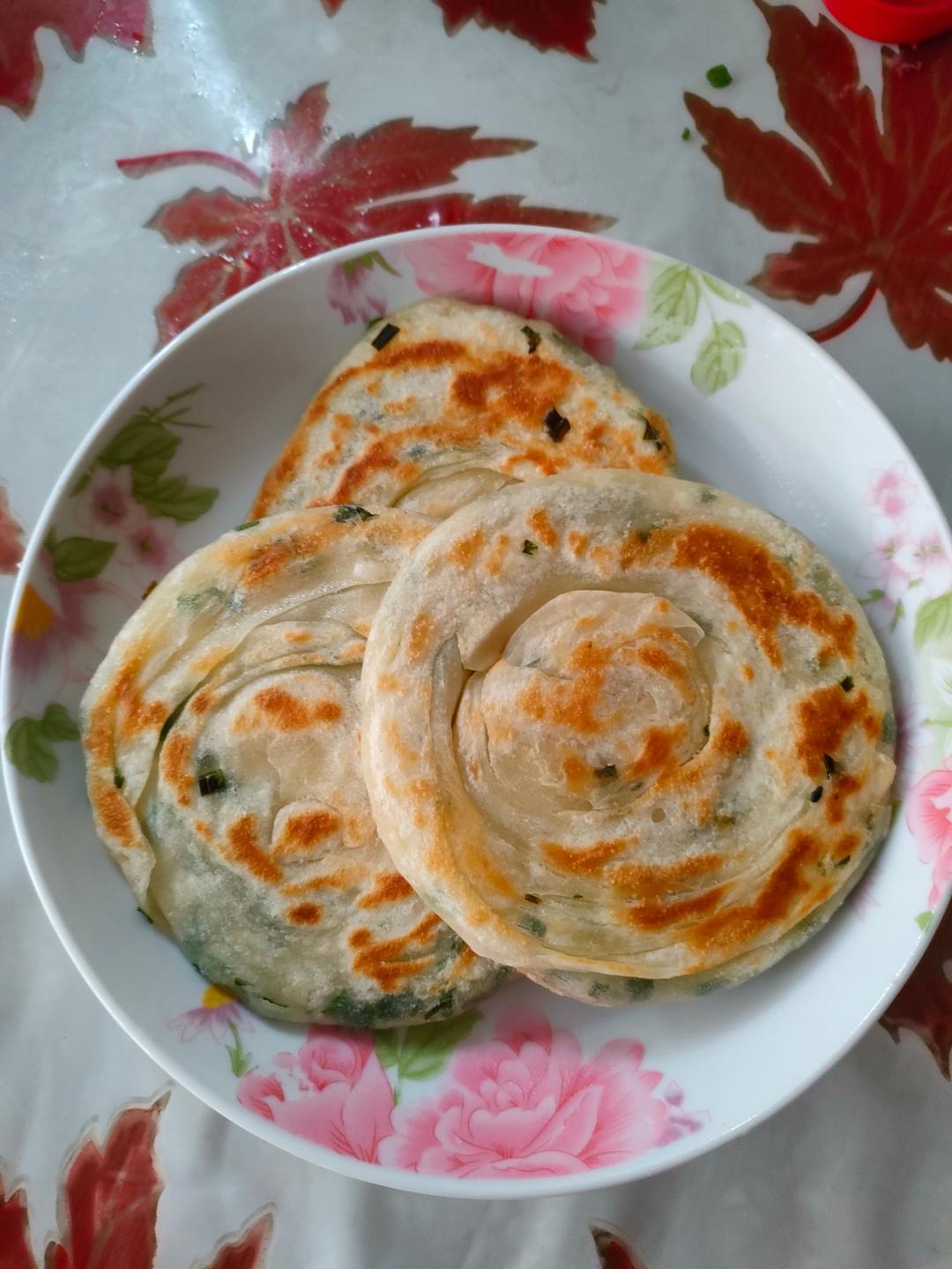 家常葱油饼 柔软多层 凉了也不硬 附细节视频详解