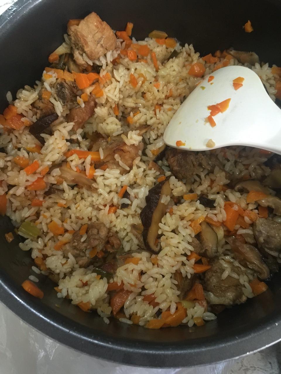 喷香排骨焖饭（爆好吃）