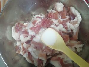 青椒炒肉简易版的做法 步骤1