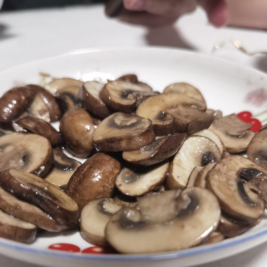 菌香浓郁的煎牛排菇