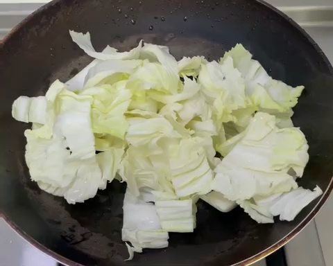 红烧蛋饺白菜的做法 步骤2