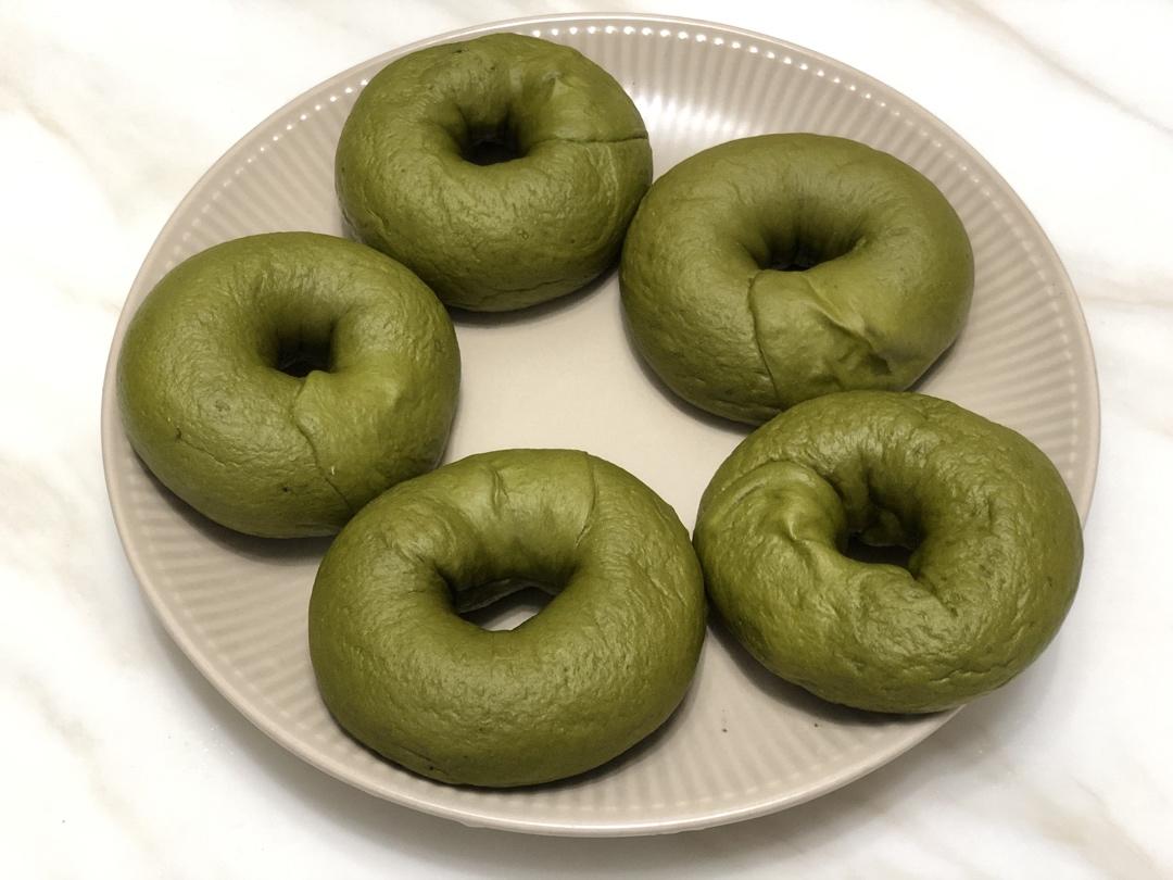 绿油油的抹茶红豆贝果