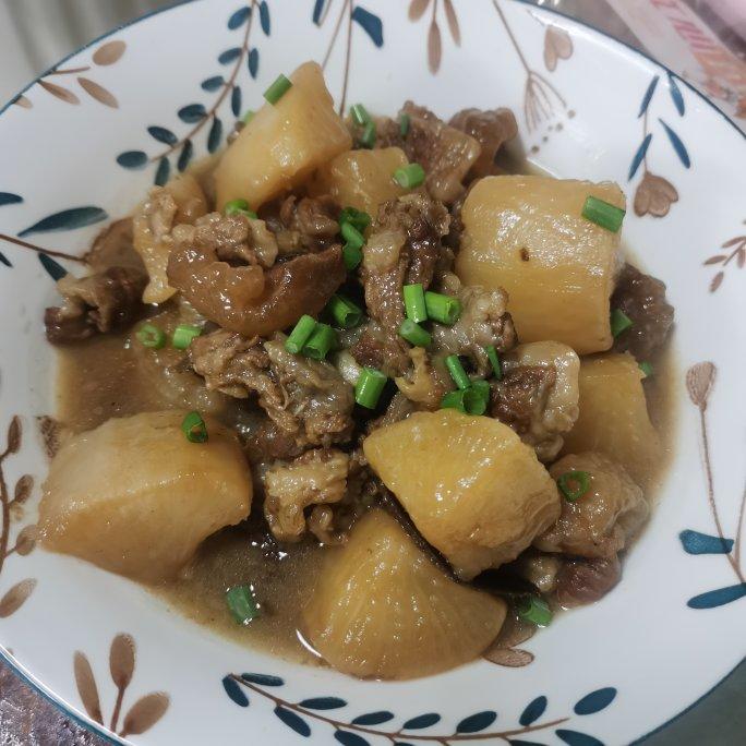萝卜焖牛腩 （好吃得可以摆摊了）