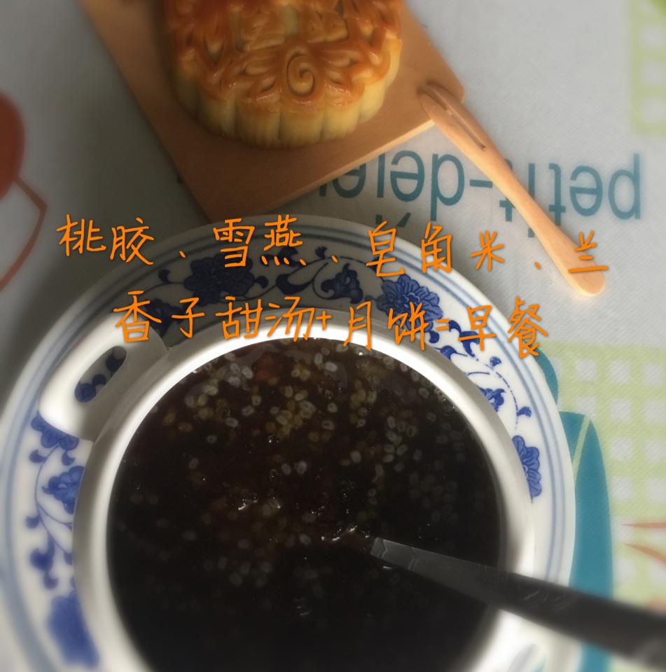 桃胶皂角米炖雪燕