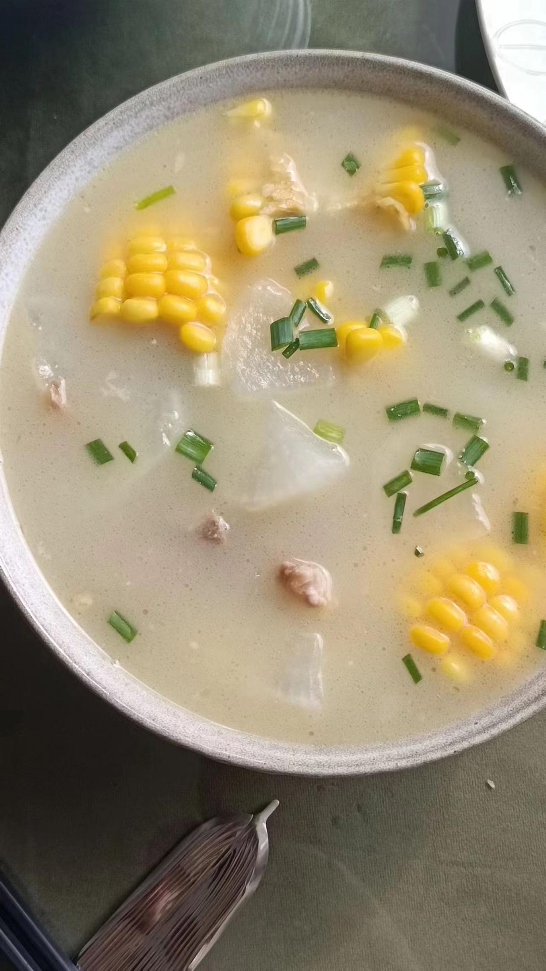 萝卜玉米排骨汤