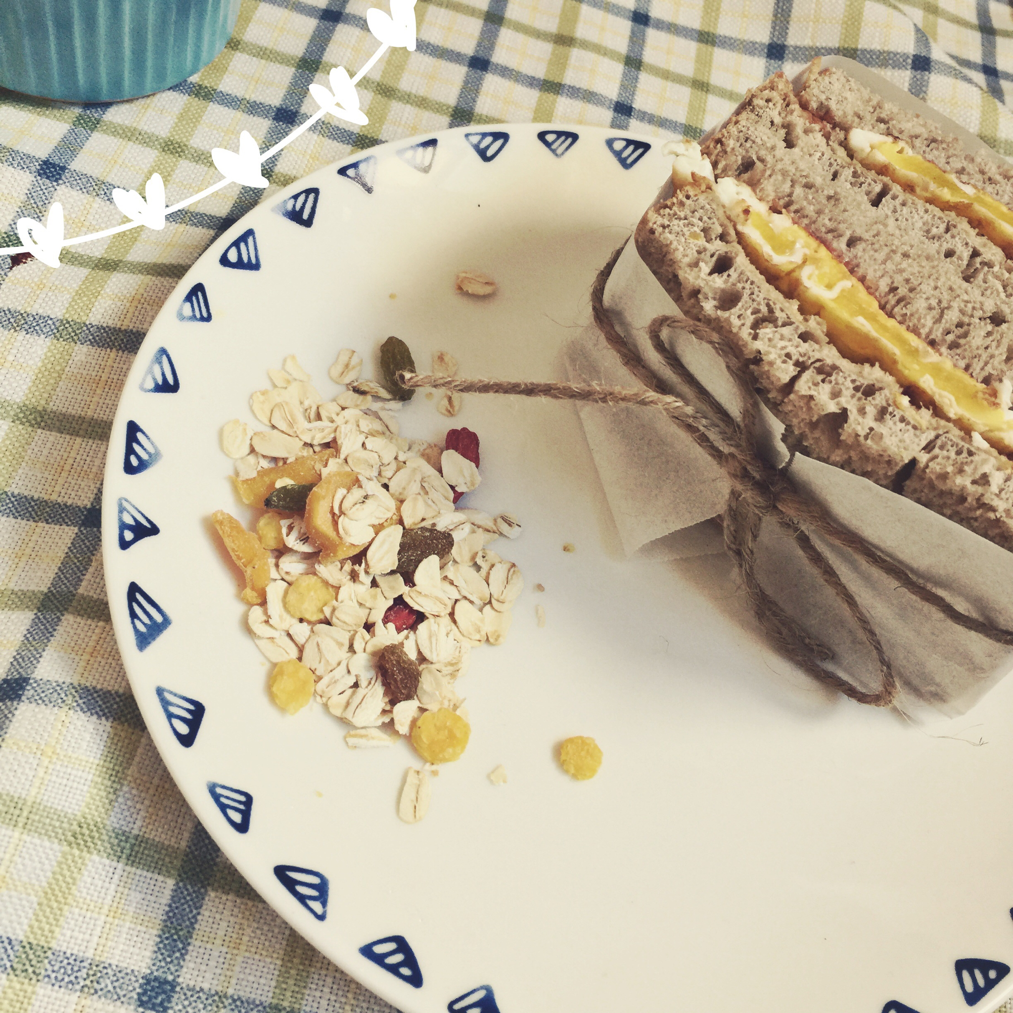 ｡：ﾟ(｡ﾉω＼｡)ﾟ･｡