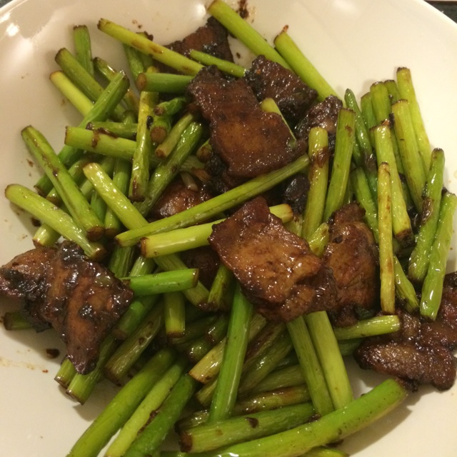 五花肉炒蒜苔 / 蒜薹炒肉