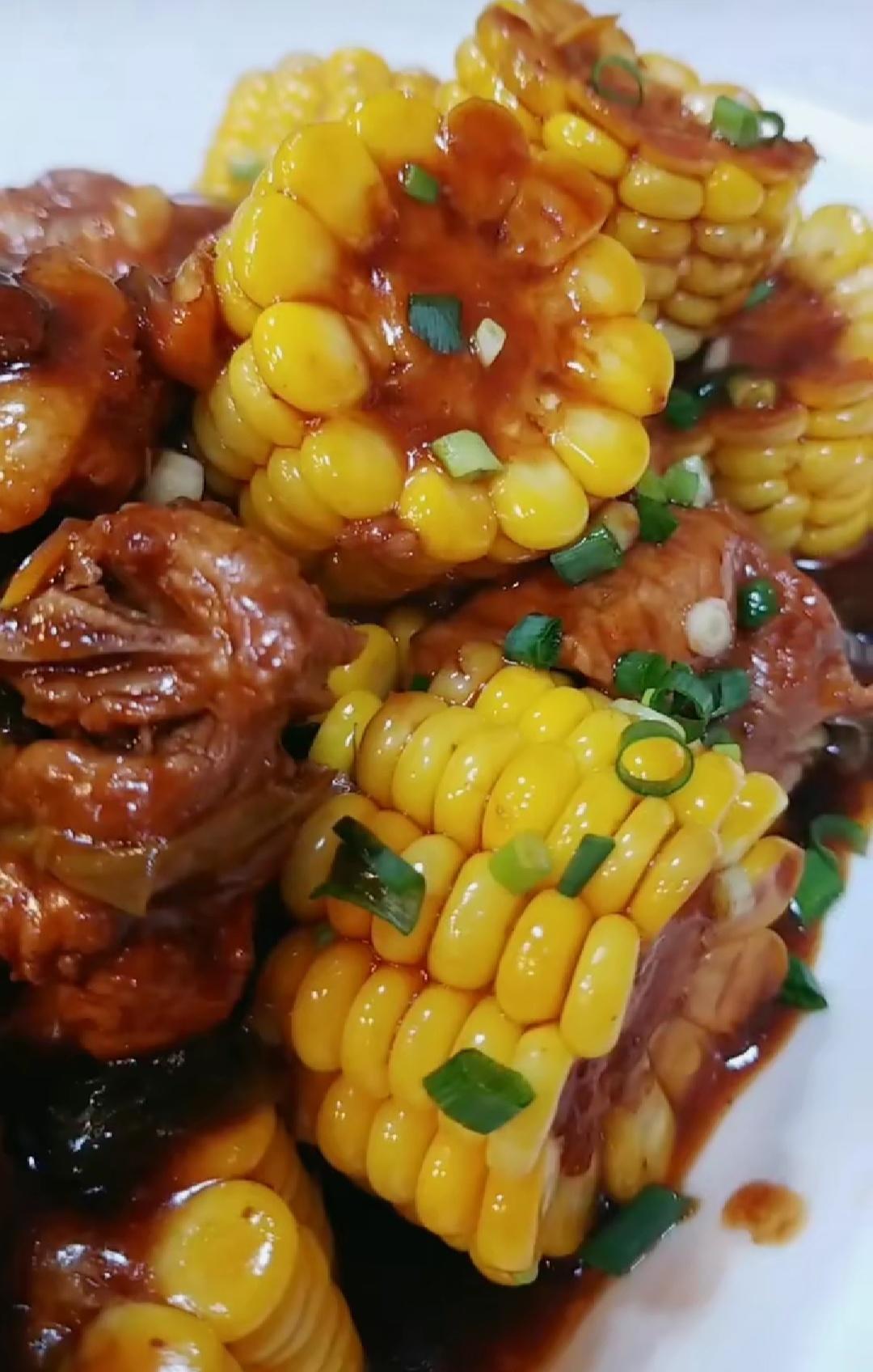 玉米烧排骨的做法