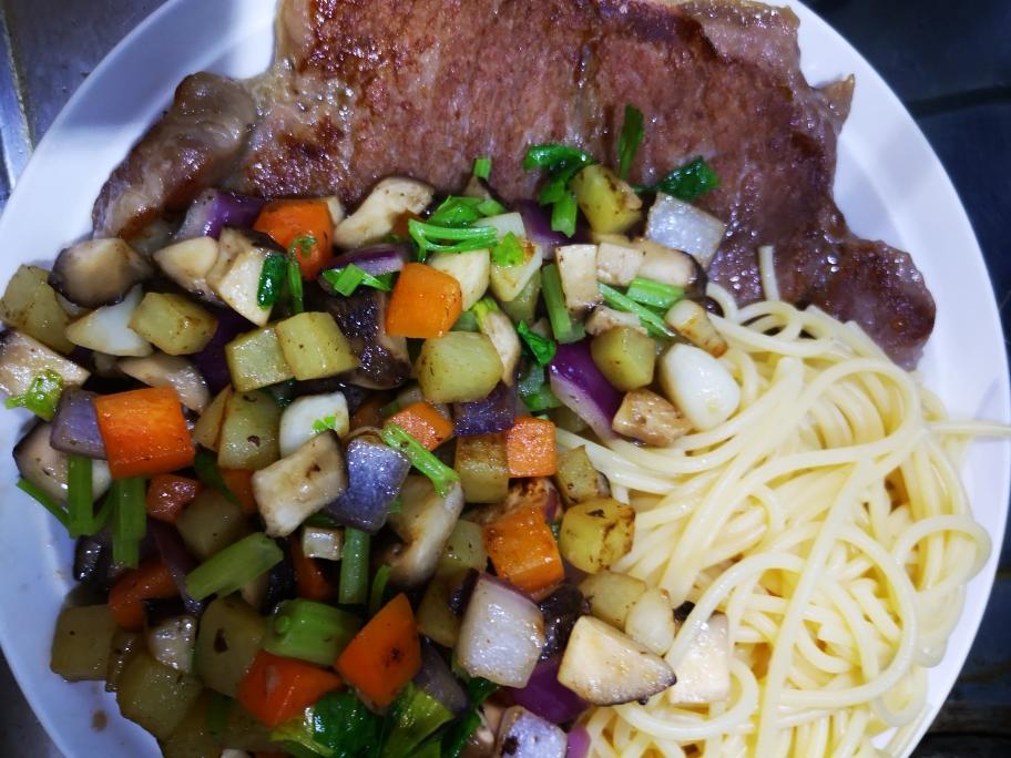 营养丰富的牛排意面的做法