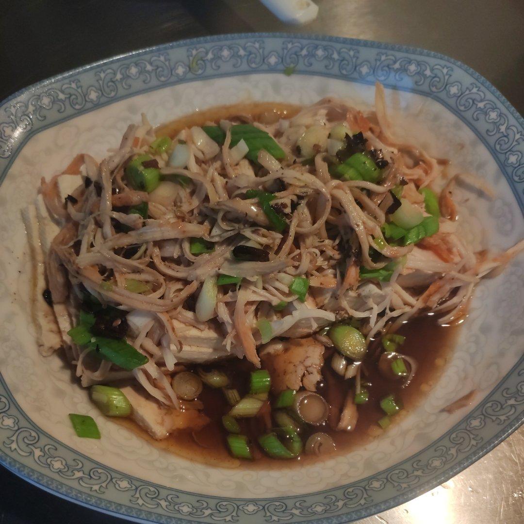 红油鸡丝嫩豆腐