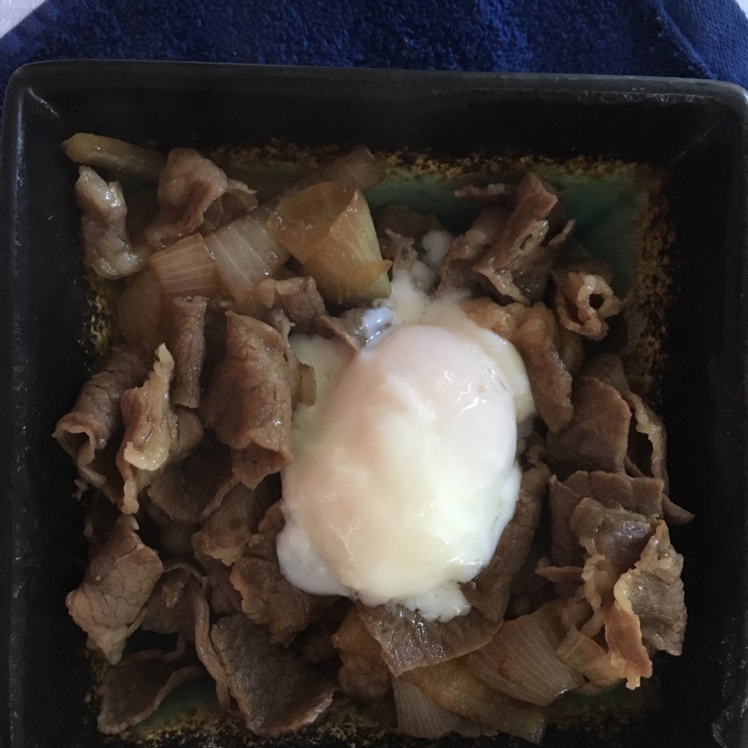 牛丼温泉卵入り（日式温泉蛋牛肉饭）