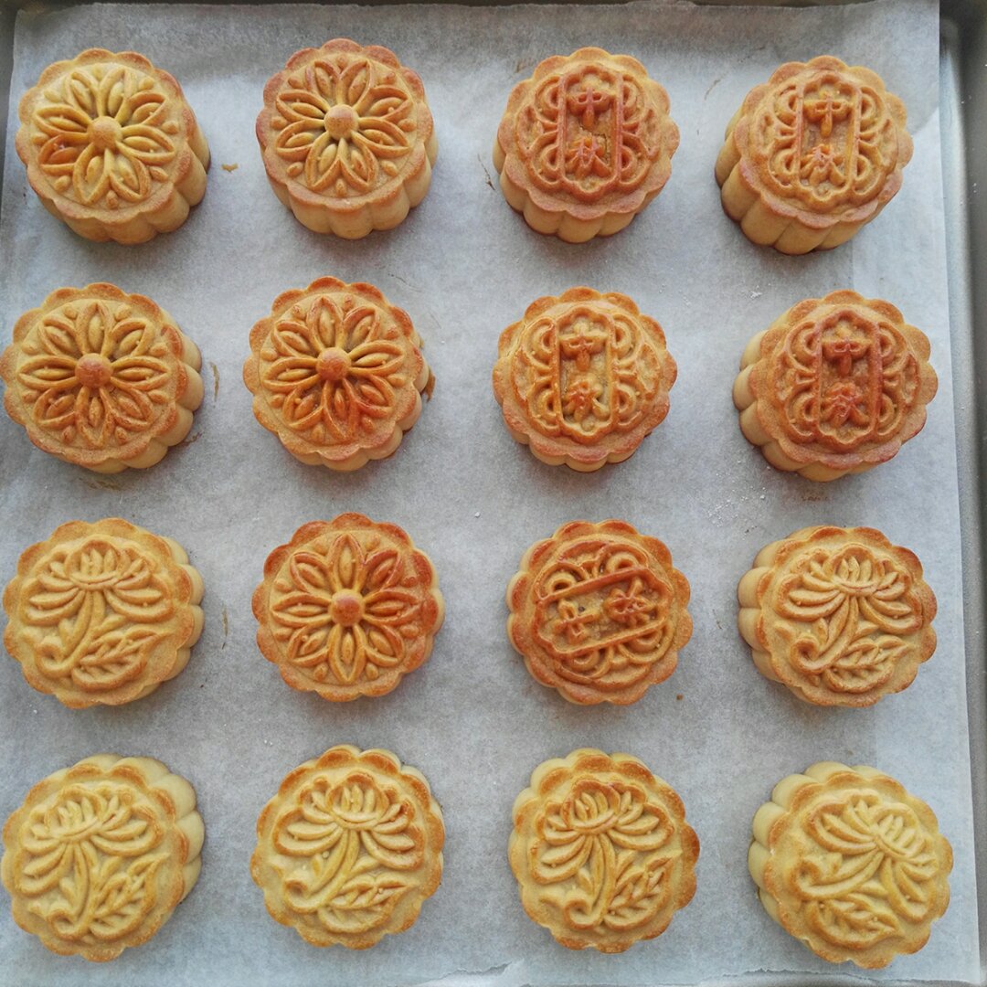 广式月饼—蛋黄莲蓉月饼