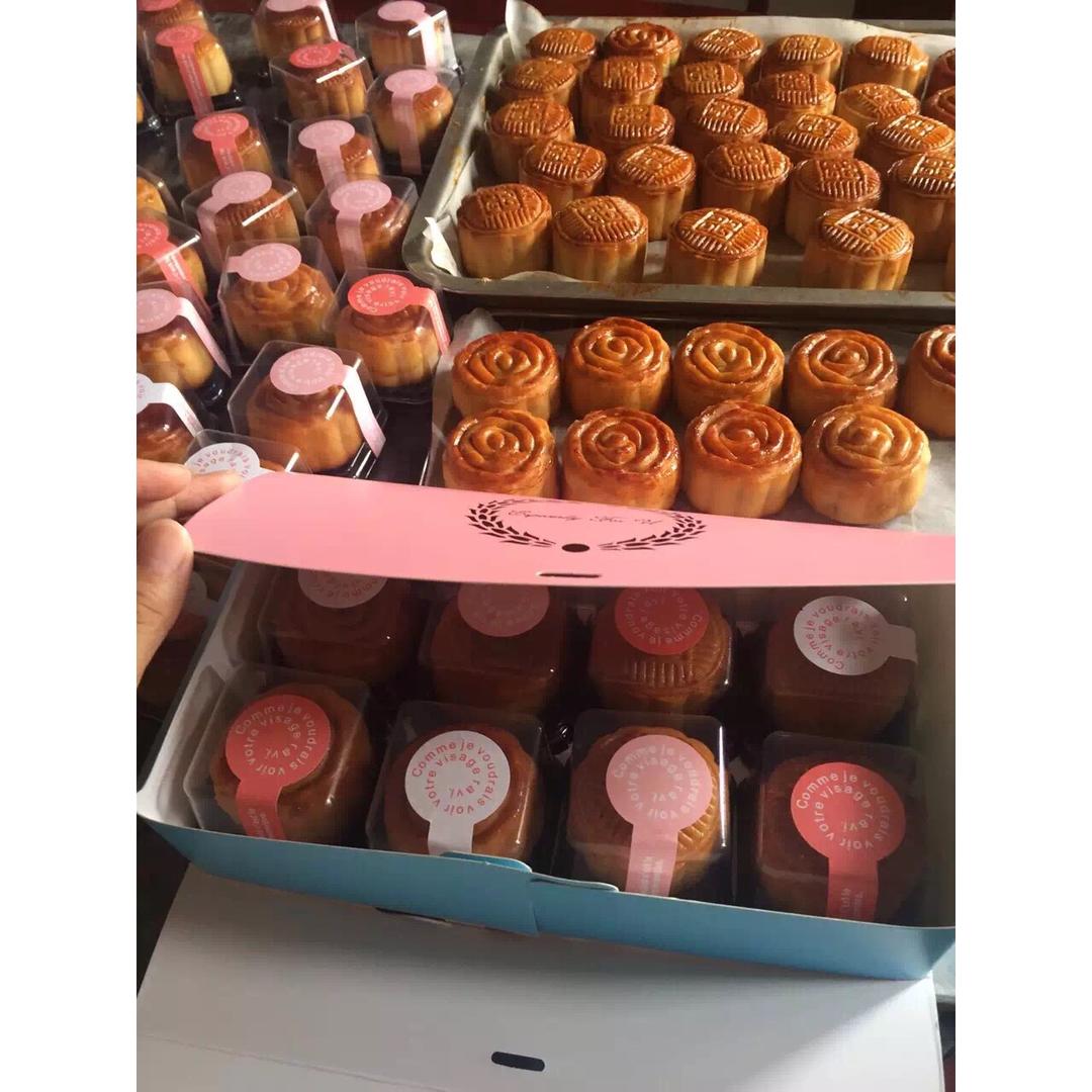 广式月饼—蛋黄莲蓉月饼