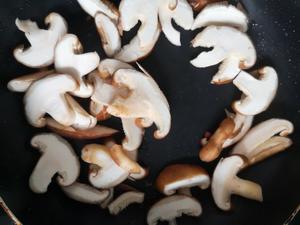 减脂白菜豆腐蘑菇鸡蛋虾的做法 步骤3
