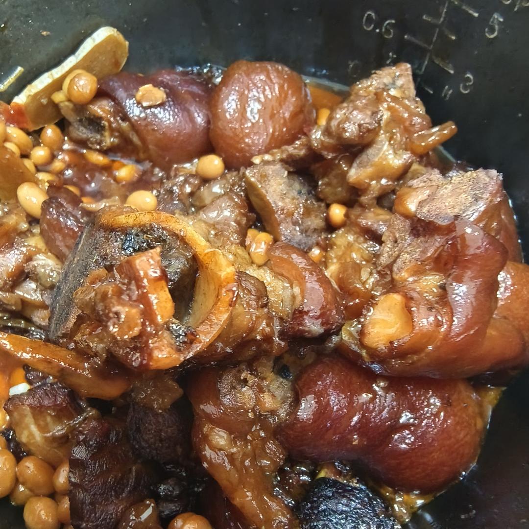 黄豆焖猪蹄