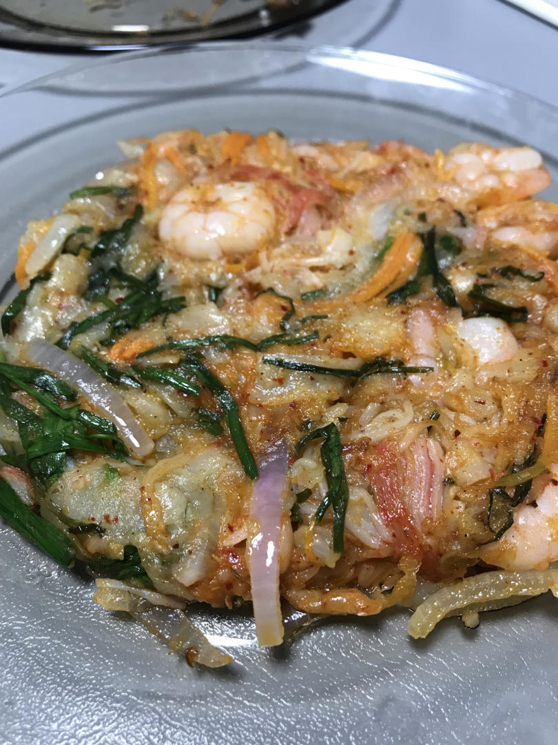 跟韩国同学学到的韩国泡菜饼（韩国海鲜泡菜饼）