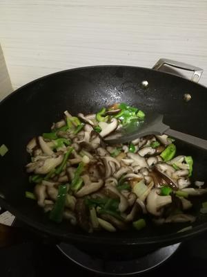 素炒香菇的做法 步骤5