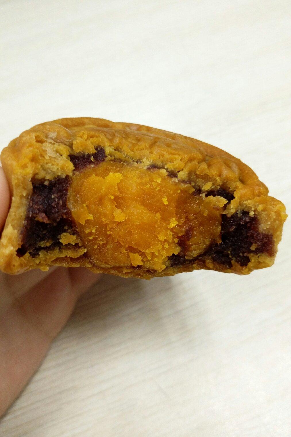 广式月饼—蛋黄莲蓉月饼