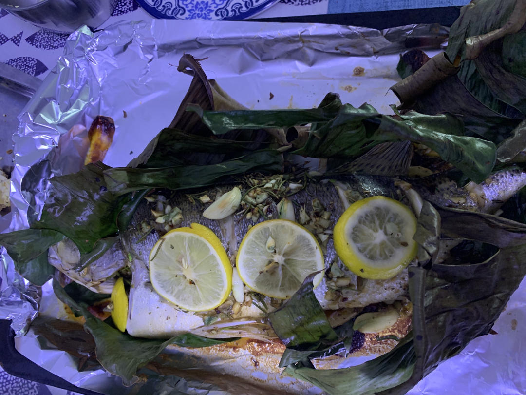 芭蕉叶烤海鲈鱼sea bass