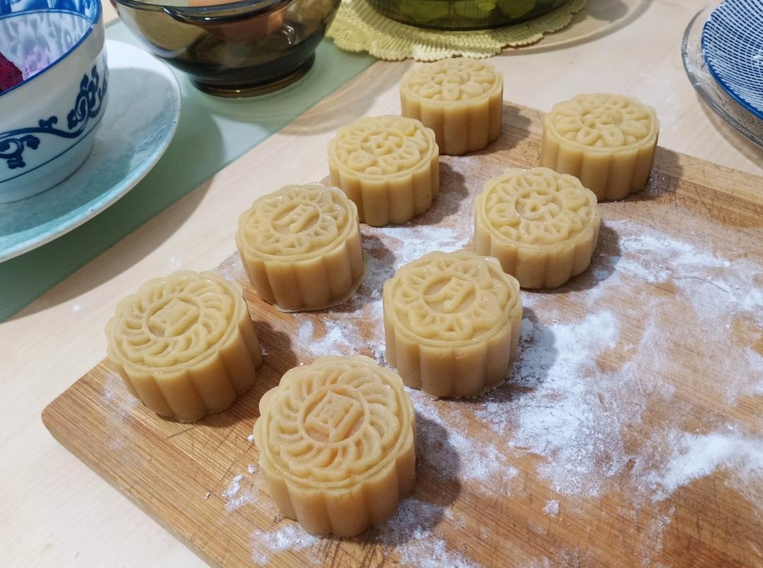 广式月饼—蛋黄冬翅月饼