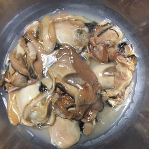 河蚌炖咸肉的做法 步骤2